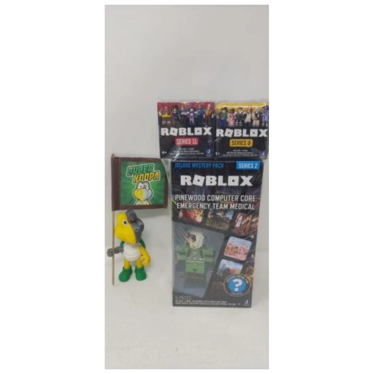 Roblox Pack Pinewood Medical Figura +2 Cajas Sopresa Original